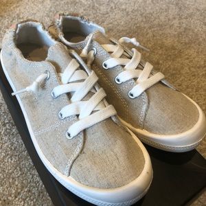 Woman Madden Shoes size 6.5